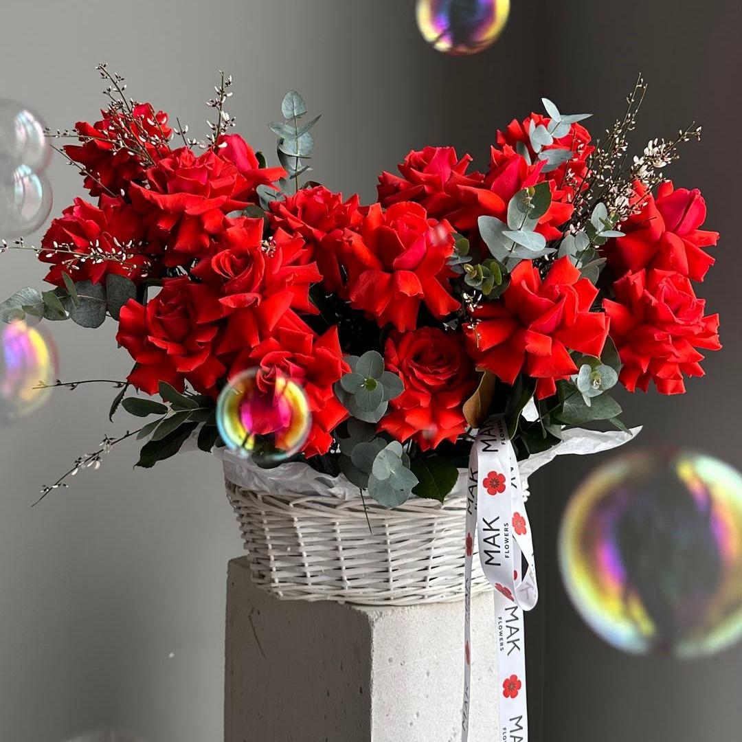 Корзина #319 Красные розы «Нина»